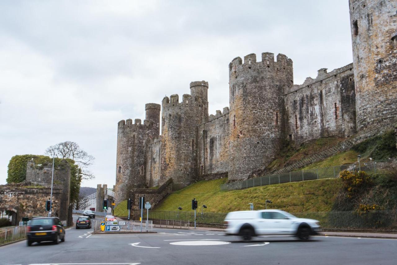 Johnny Dough's With Mini-hôtel Conwy